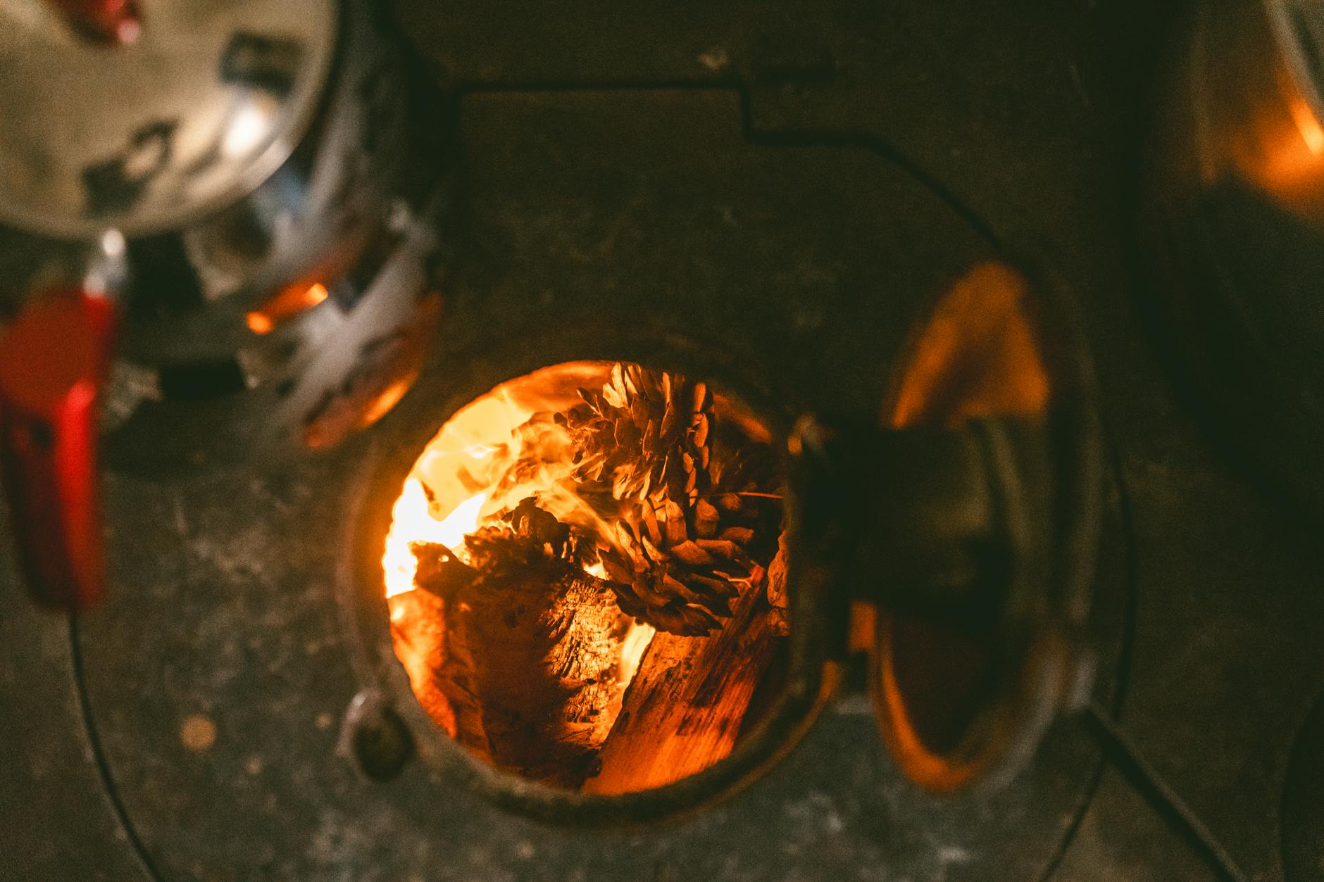 Kaminfeuer an einem Winterabend